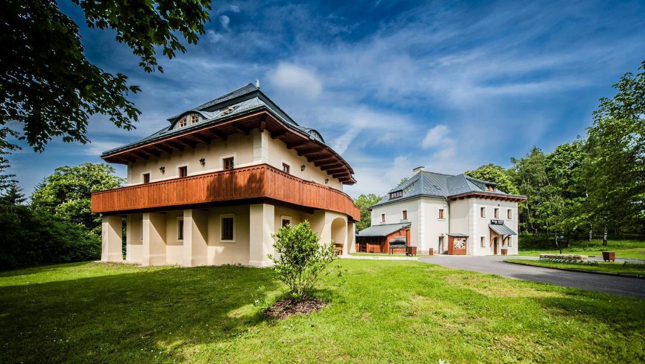 Hotel Kristin Hradek Decin Extérieur photo