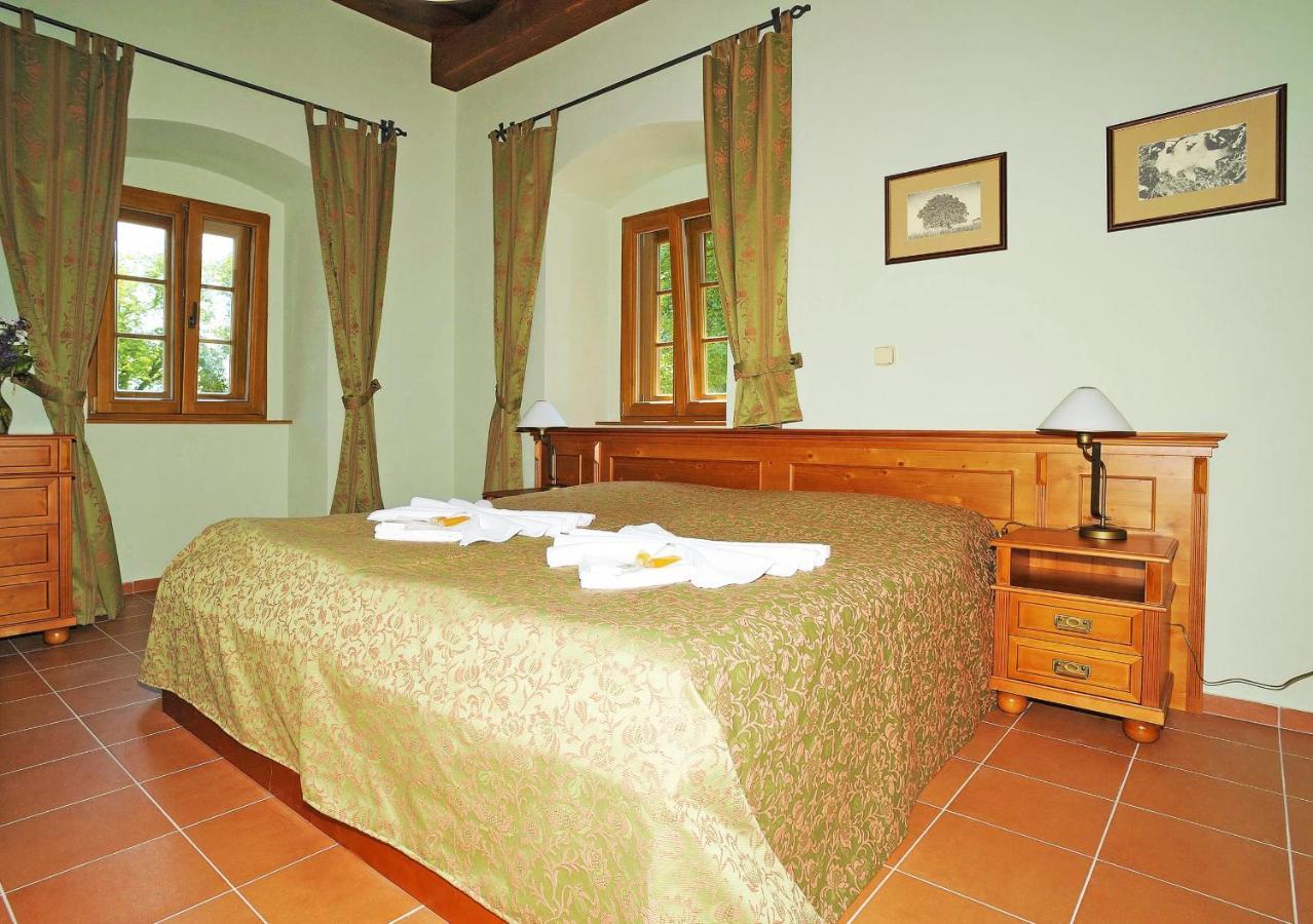 Hotel Kristin Hradek Decin Extérieur photo