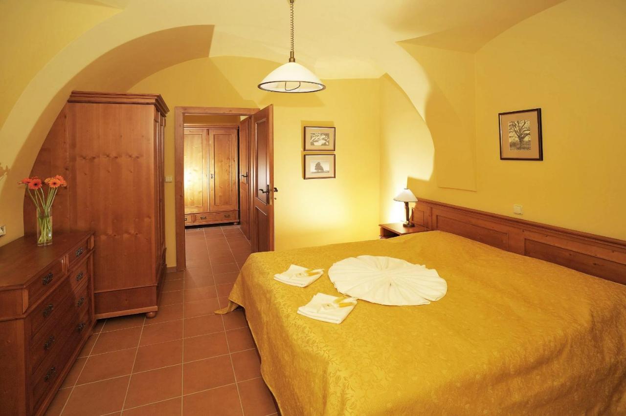 Hotel Kristin Hradek Decin Extérieur photo