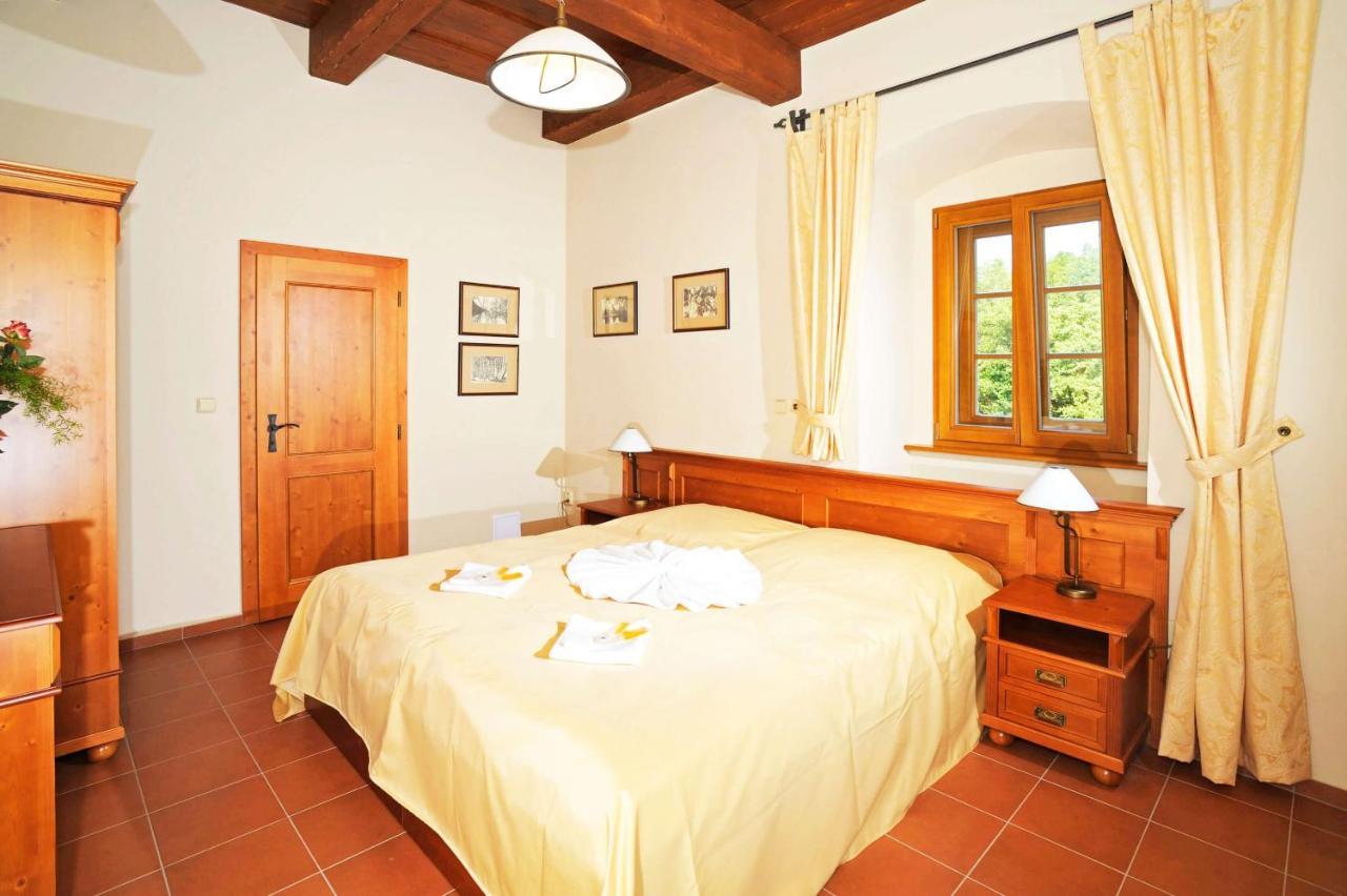 Hotel Kristin Hradek Decin Extérieur photo