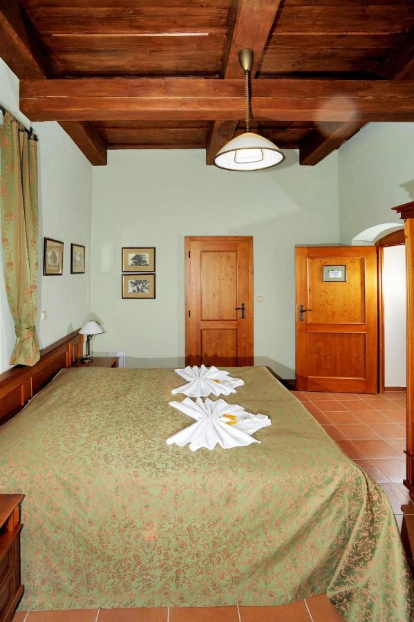 Hotel Kristin Hradek Decin Extérieur photo