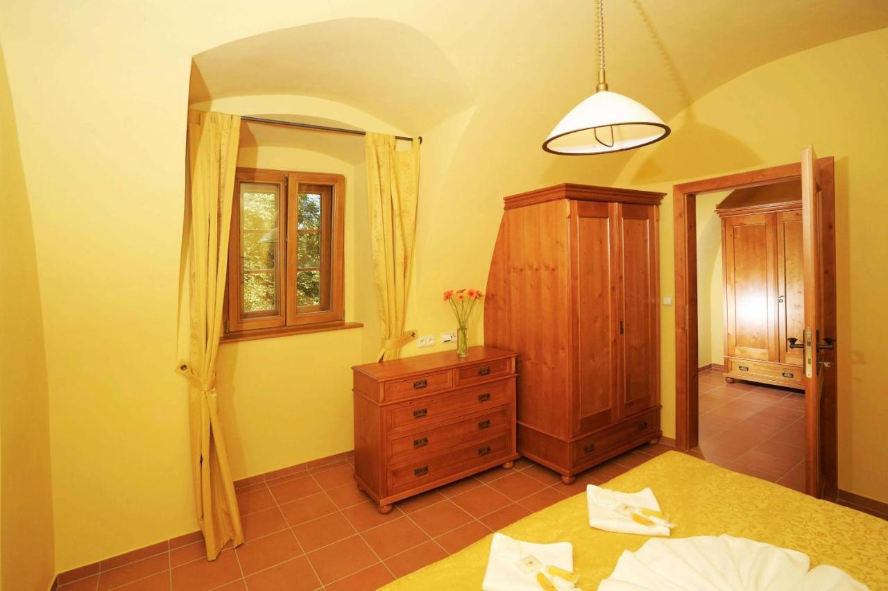 Hotel Kristin Hradek Decin Extérieur photo