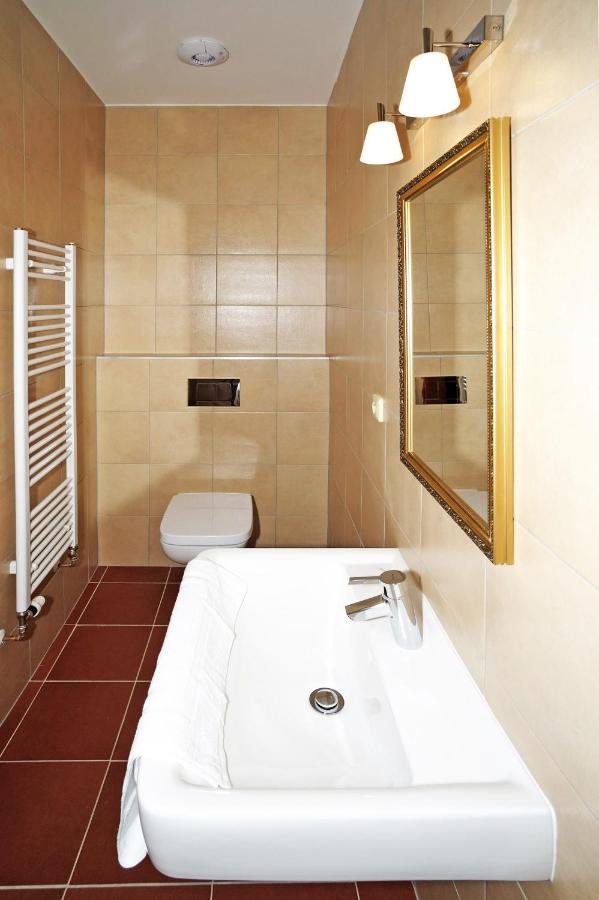 Hotel Kristin Hradek Decin Extérieur photo