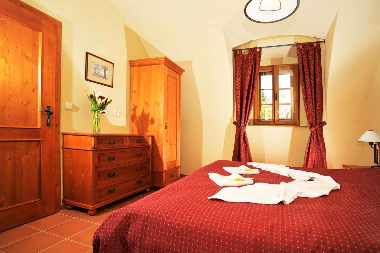 Hotel Kristin Hradek Decin Extérieur photo