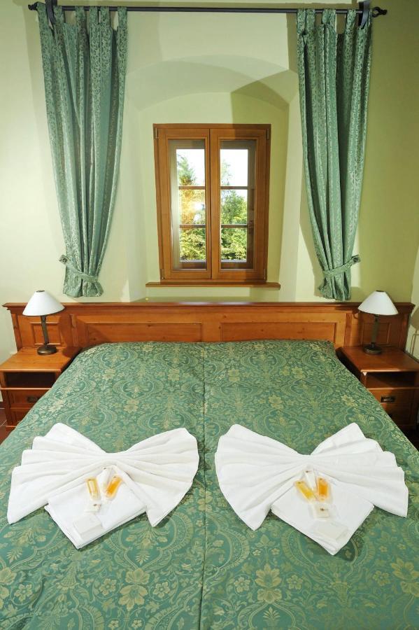 Hotel Kristin Hradek Decin Extérieur photo