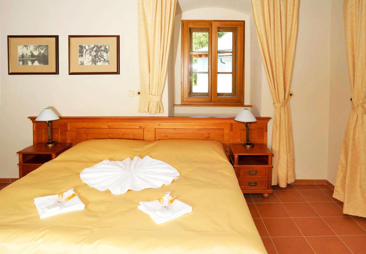 Hotel Kristin Hradek Decin Extérieur photo