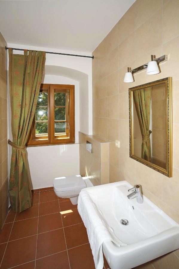 Hotel Kristin Hradek Decin Extérieur photo
