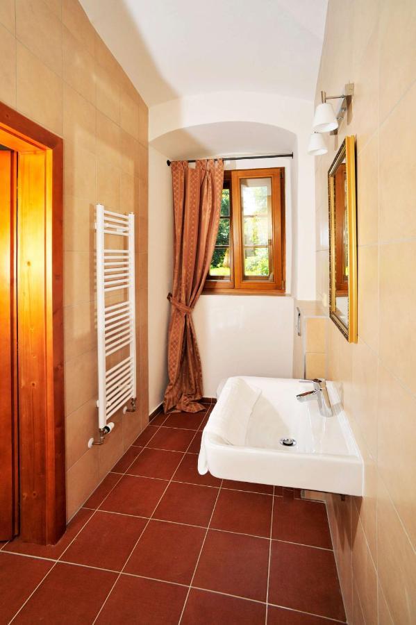 Hotel Kristin Hradek Decin Extérieur photo